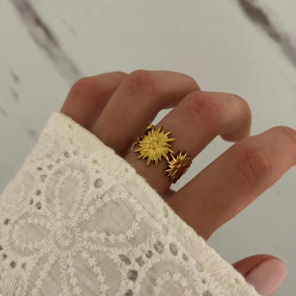 SKU:0133 gold ring flowers material stainless steel waterproof Us 6 -‎ 10